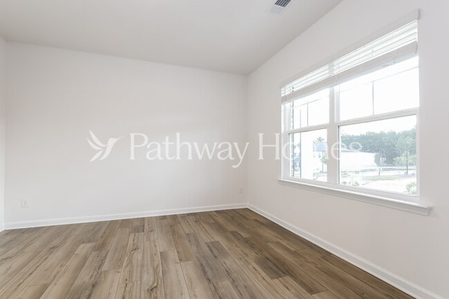 Photo - 549 Almere Dr