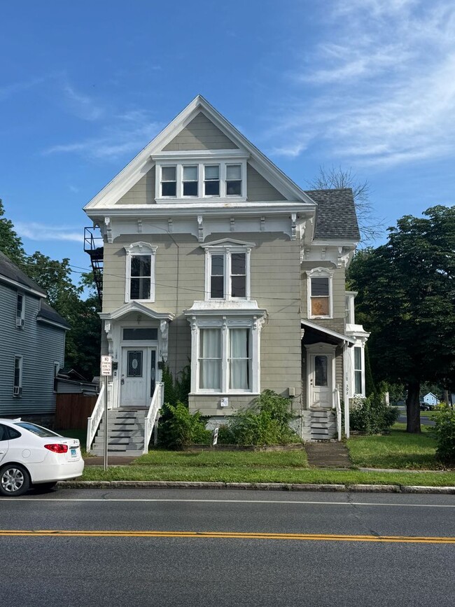 Building Photo - 302-304 Lenox Ave Unit #2 Second Floor