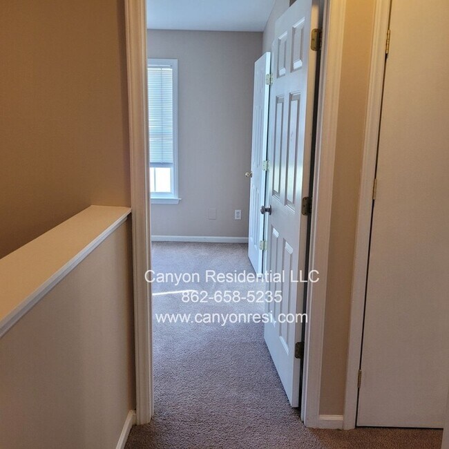 Photo - 4396 Moat Dr