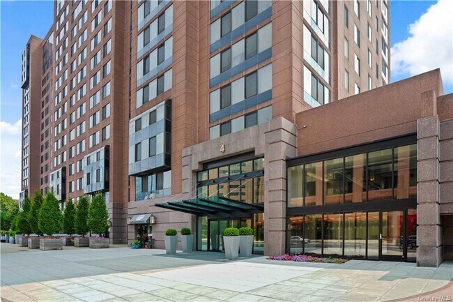 Photo - 4 Martine Ave Unidad 520