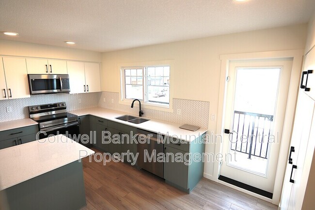 Photo - 22825-22884 84 Ave NW