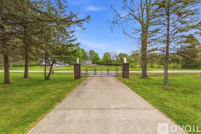 1392 Maple Grove Rd