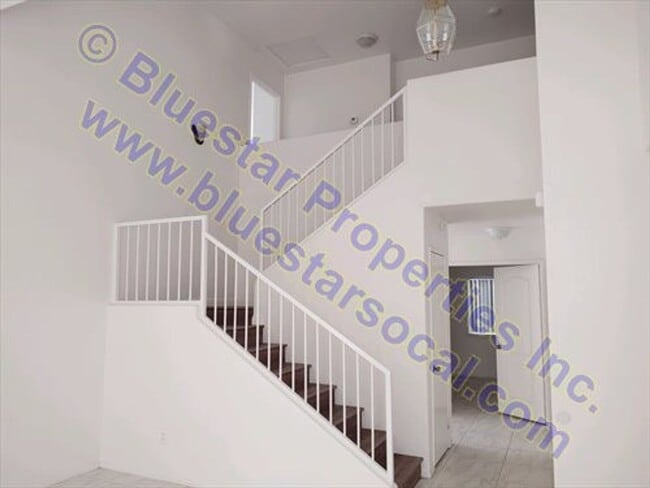 Photo - 6 bedroom home! Available Now!