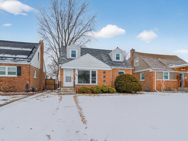 Building Photo - 106 164th St