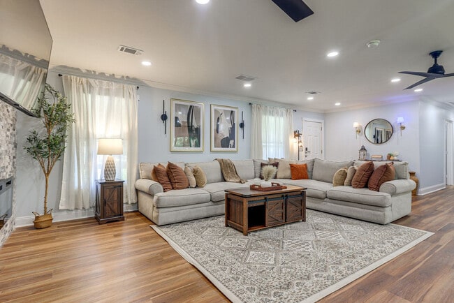 Building Photo - 1931 Shepherd Cir SW Unit SI ID1596250P