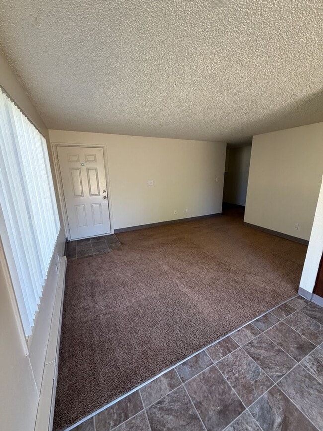 Photo - (473) Walnut Duplex - 2 Bedroom / 1 Bathroom Unit 563