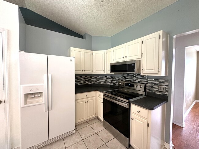 Photo - 139 Steeplechase Dr