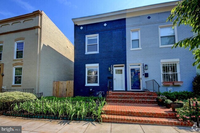 Building Photo - 1235 D St NE Rental