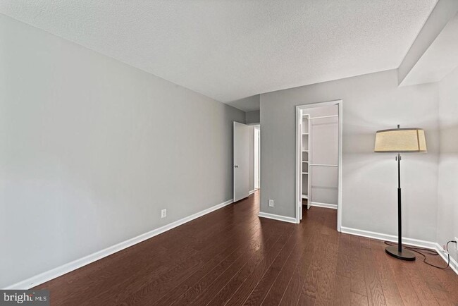 Building Photo - 8350 Greensboro Dr Unit 126