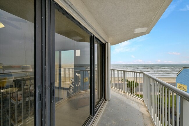 Building Photo - 7700 Seawall Blvd Unit 512