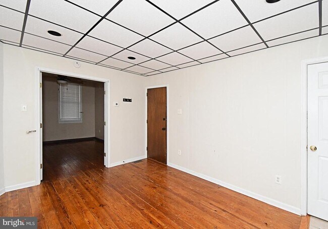 Photo - 470 Emmett St