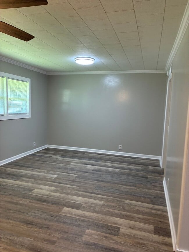 Photo - 3 Bed 2 Bath Brick Home with Additional Living Space - Newly Renovated