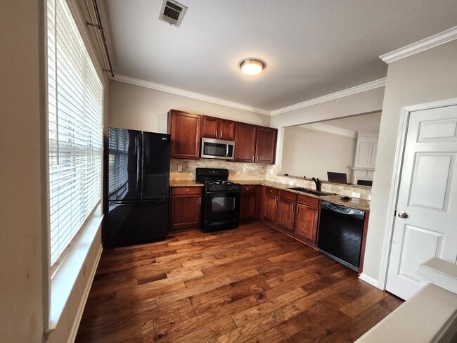 Photo - 1030 Prestwyck Ct