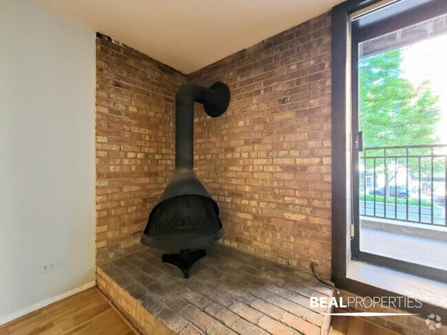 Building Photo - 2 bedroom in CHICAGO IL 60610 Unit J4 Rental