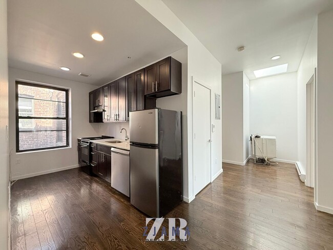 Building Photo - 950 Nostrand Ave Unit 3F Rental
