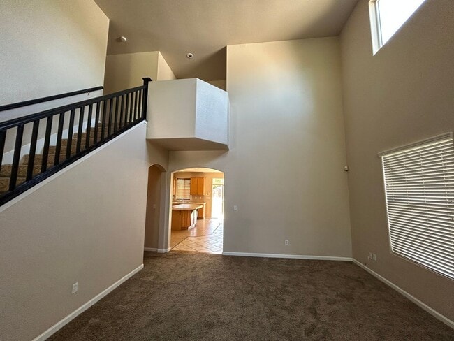 Photo - Spacious 6 Bedroom 3.5 Bathroom in SE Visalia!!