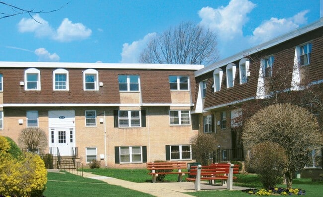 Find your ideal living space at Parkside Apartments, where modern design meets unmatched comfort. With beautifully landscaped grounds and convenient amenities, it's the perfect retreat for your lifestyle. Explore your new home today!
