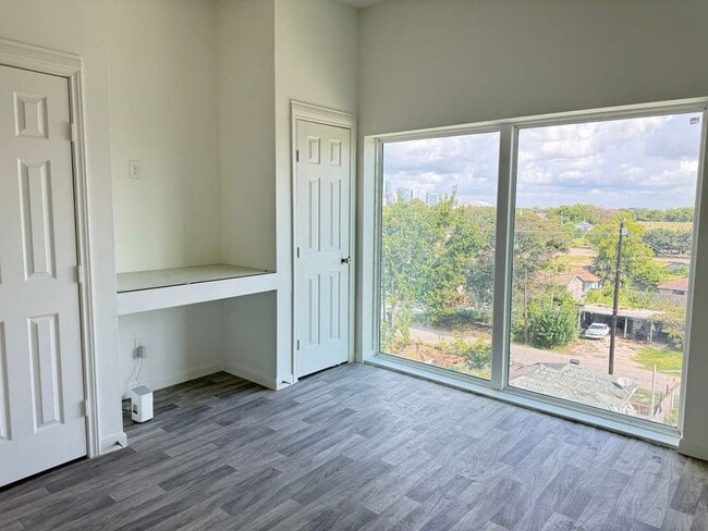 Building Photo - 3477 Reeves St Unit 4W Rental