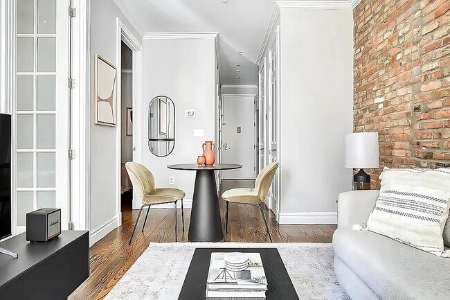 Photo - 202 E 13th St Unidad 3E