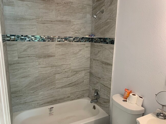 Photo - 324 Seminola Blvd Unidad b