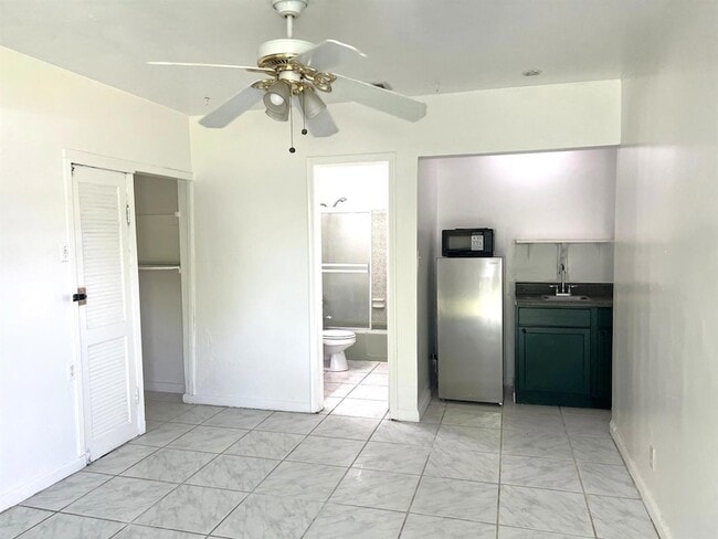 Photo - 886 NE 35th St Unit 1