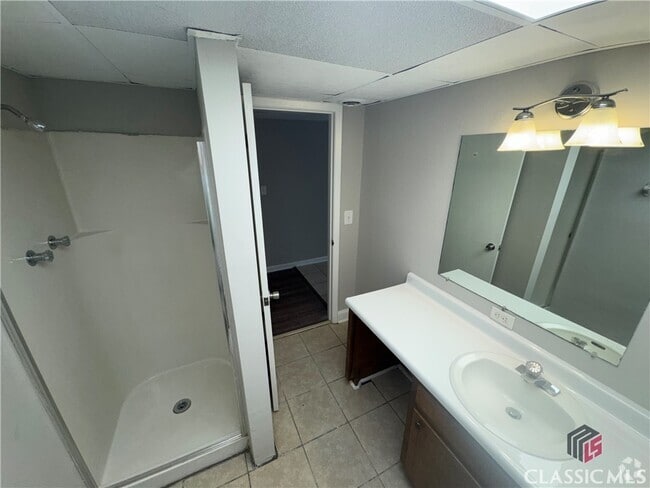 Building Photo - 108 White St Rental