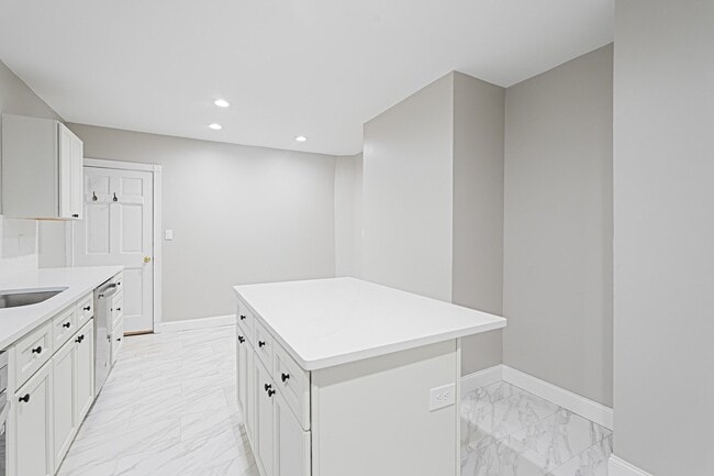 Building Photo - 381 Adams St Unit 1