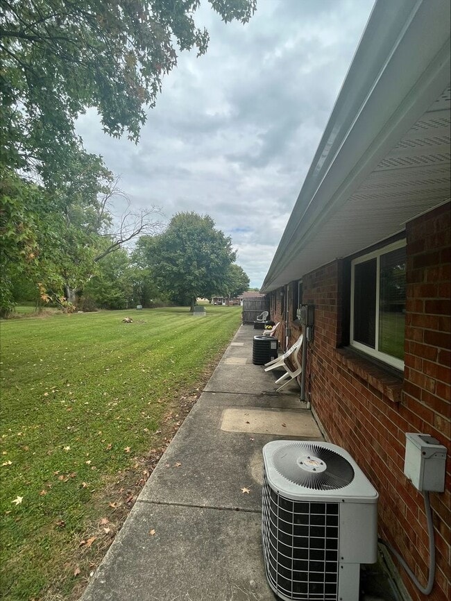 Photo - ROYAL OAKS APARTMENTS