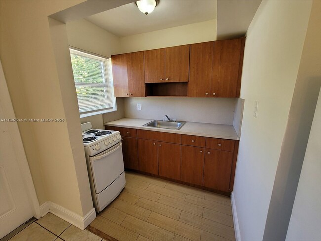 Building Photo - 698 NE 85th St Unit 3 Rental
