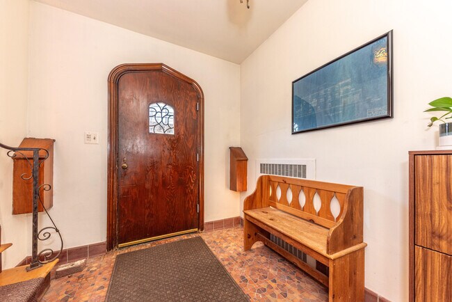 Photo - 1911 Geddes Ave