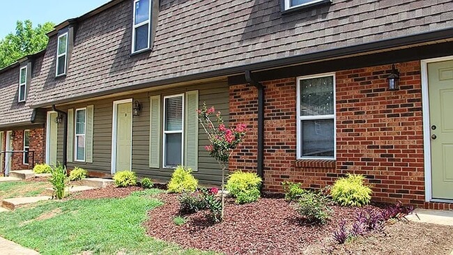 Building Photo - 1901 Eastway Dr