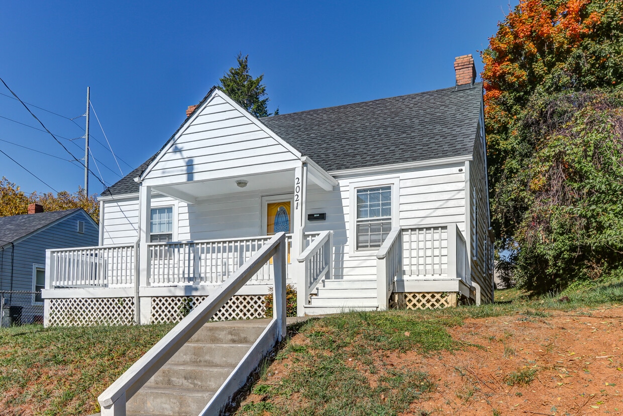 Exterior Photo - 2021 Rose Ln (Lynchburg, VA)