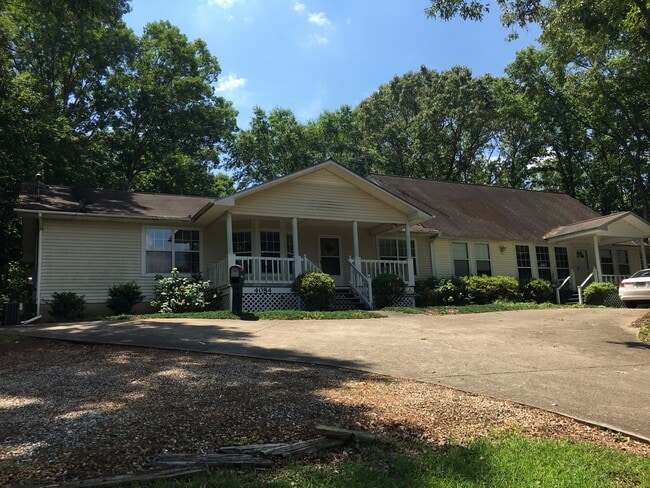 Building Photo - 4084 Friendship Rd