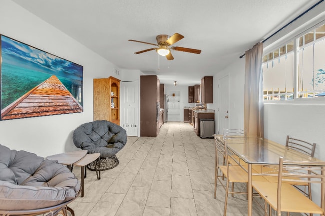 Photo - 1908 E Lynne Ln