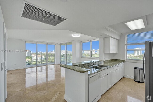 Building Photo - 19501 W Country Club Dr Unit 1714 Rental