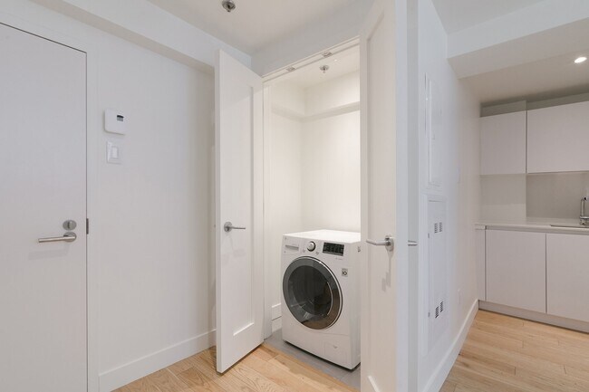 Photo - 25 Av des Pins O Unit 109