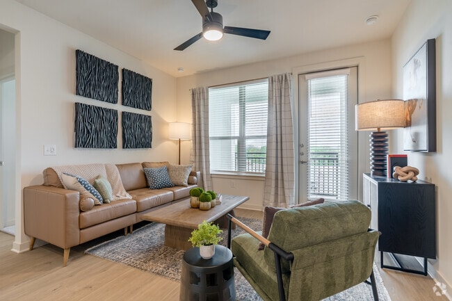 2BR, 2BA - 1,069SF - Living Room