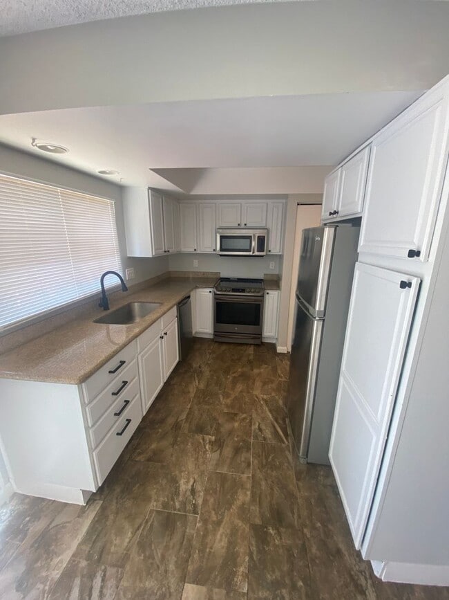 Photo - Renovated 3 bed, 2.5 bath Townhome in Aurora