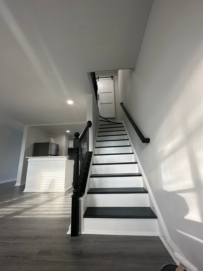 Upstairs Path - 5305 Leverett St