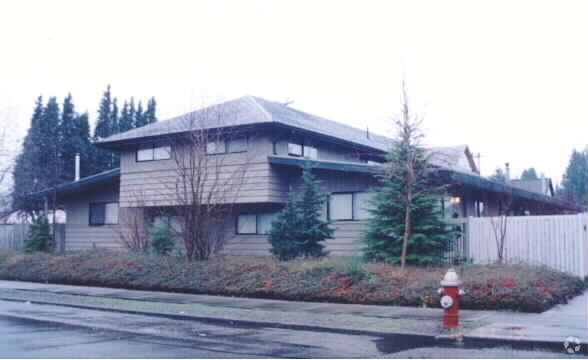 Photo - 240 S Madison St Apartments