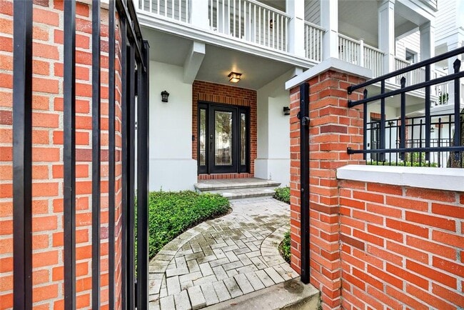 2442 W Mississippi Ave