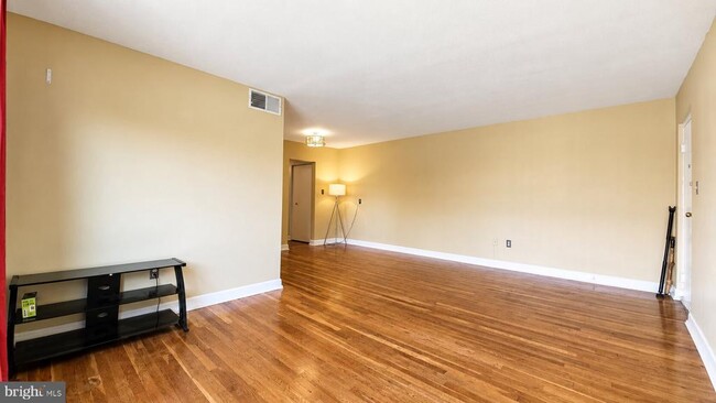 Photo - 3839 Hamilton St Unidad K-301