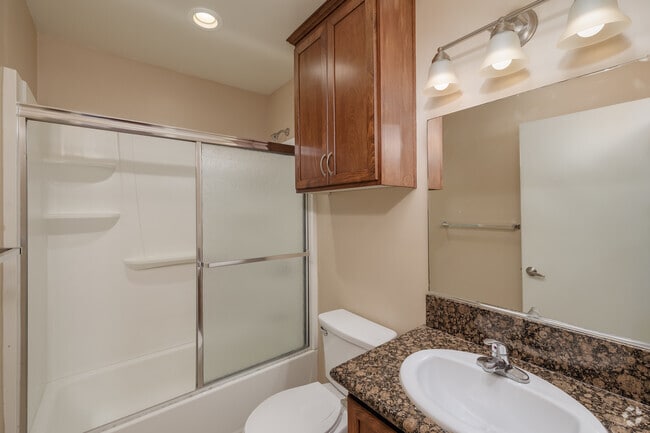 2BR, 1BA - 720SF - Bathroom