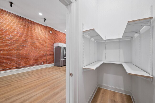 Photo - 105 E Bremer Ave Unit #1