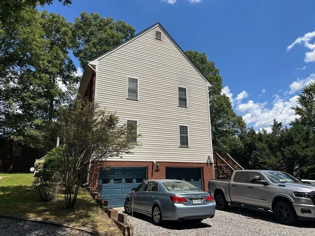 4421 Dianawood Dr