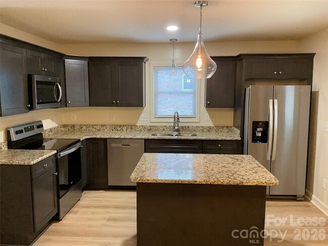 Photo - 1287 Janice Rd