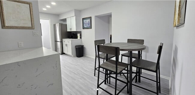 Photo - 10950 Fernando St