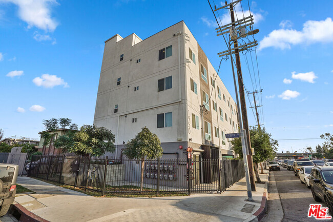 Building Photo - 1950 Normandie Ave Unit 201 Rental