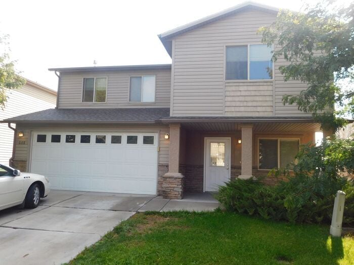 Comfortable 4-Bedroom Home with Great Outd... - Comfortable 4-Bedroom Home with Great Outd...