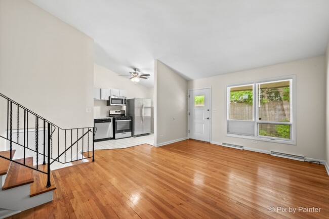 Photo - 327 E Lake St